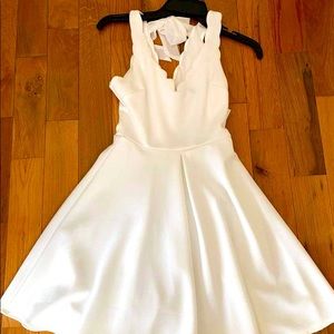 B Darlin beautiful white dress in a size 1 / 2 Marilyn Monroe BNWT ~